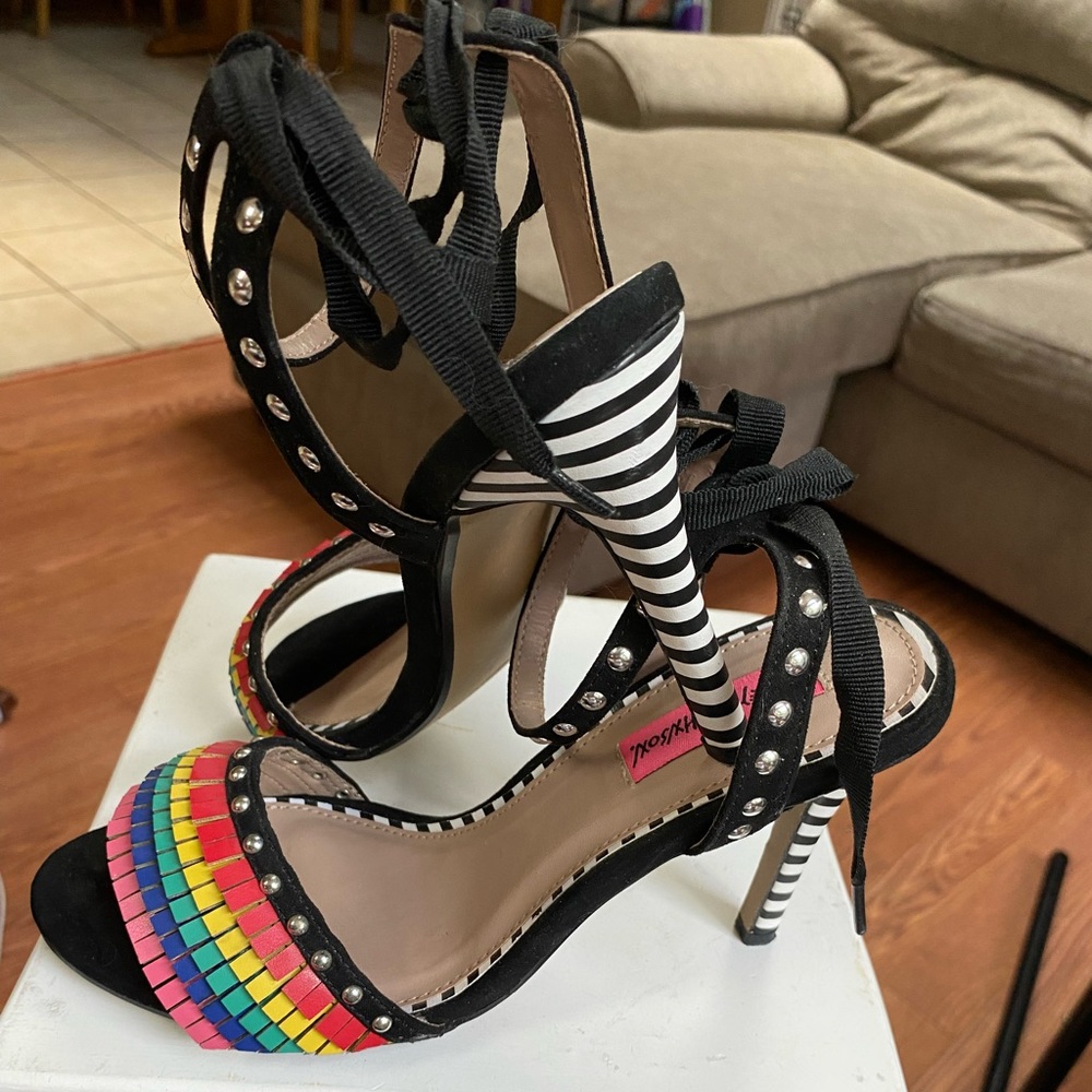 Betsey Johnson colorful shoes Size 8!
